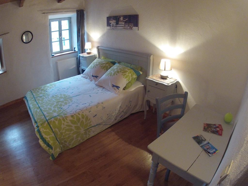 Salomony Chambre D'Hotes Marcols-les-Eaux Oda fotoğraf