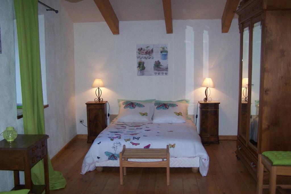 Salomony Chambre D'Hotes Marcols-les-Eaux Oda fotoğraf
