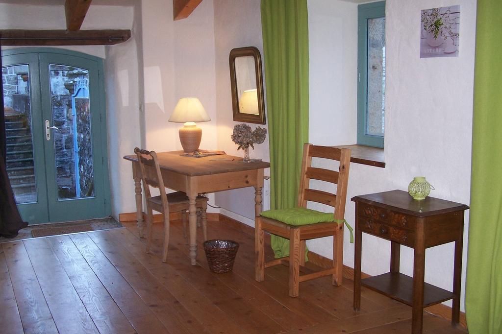 Salomony Chambre D'Hotes Marcols-les-Eaux Oda fotoğraf